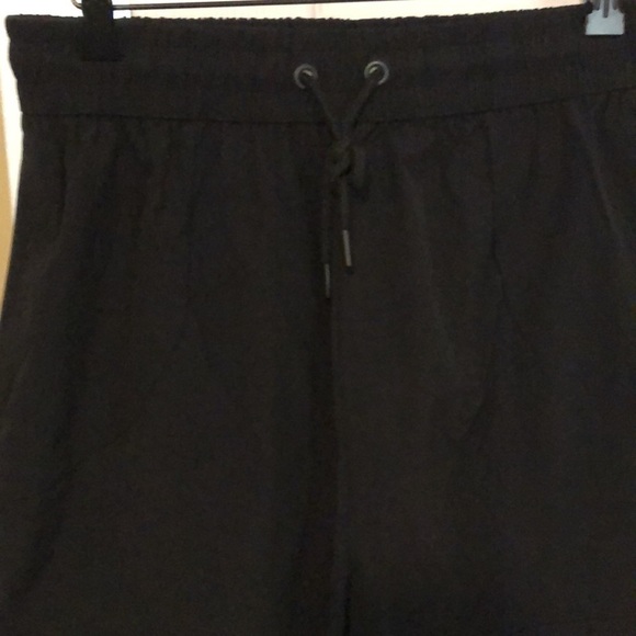 MEN’S Black Balance Large zipper pocket shorts.  lightweight., String close - Picture 3 of 5